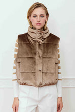 Load image into Gallery viewer, Tulipa Puffer Vest
